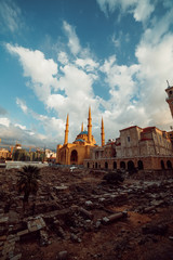 Fototapeta premium Cathedral and Mosque side by side in Beirut, Lebanon