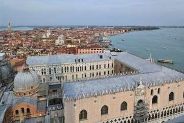 Fototapeta na wymiar Venedig - Dogenpalast