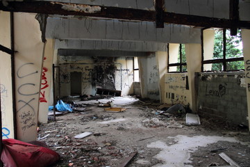 ein altes verlassenes Hotel