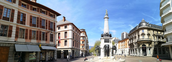 Chambéry - fontaine des éléphnats