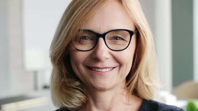 Portrait of smiling woman is wearing a glasses 