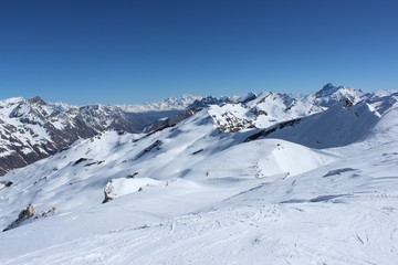 Fototapeta na wymiar ski de randonnée dans le Grand Paradis