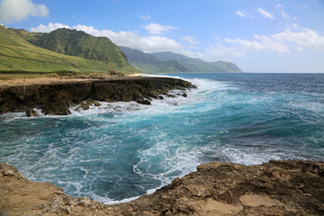 Fototapeta na wymiar Turquoise waves - Kaena Point SP - Oahu, Hawaii