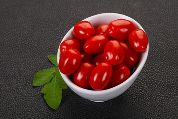 Red cherry tomatoes in the bowl