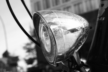 Fahrradlampe schwarz weiß Fotografie