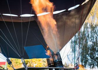 Obraz premium Hot air balloon. Aerostat with bright burning fire flame fueled