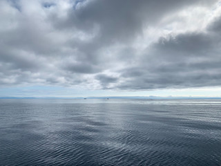 Fototapeta na wymiar Ussuri Bay of Japanese sea before the rain. Russia, Vladivostok