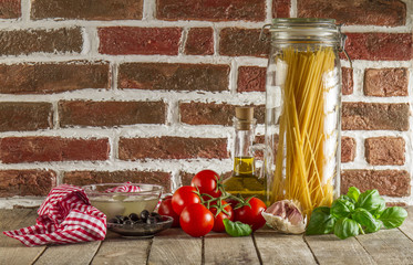 Food composition with spaghetti and other ingredients