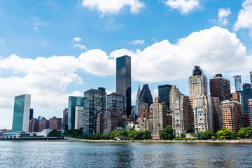 Fototapeta premium East River and the Manhattan skyline in New York City, USA