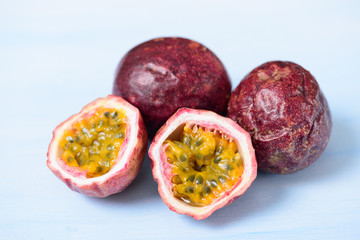 Fresh passion fruit, tropical and healthy fruit - obrazy, fototapety, plakaty