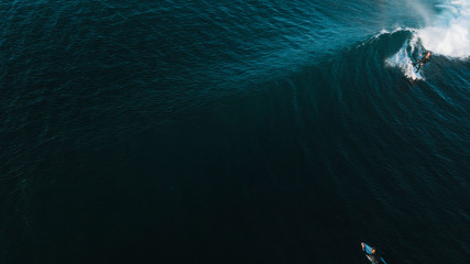 Obraz premium Aerial View of Waves and Surfers and Beach Landscape of Bells Beach Along the Great Ocean Road, Australia