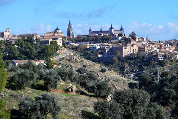Fototapeta na wymiar Beautiful view of the historic city of Toledo and the medieval Alcazar.