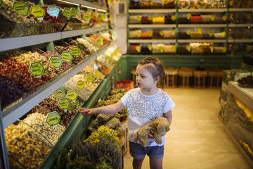 girl child at counter with Turkish tea