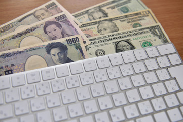 【貯蓄イメージ】株_投資_資産運用_お札_外貨預金
