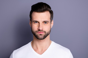 Obraz premium Close up photo amazing he him his macho perfect ideal appearance neat bristle easy-going reliable person look calm not talk tell speak say smile wear casual white t-shirt isolated grey background