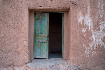 Fototapeta na wymiar Detail of a half-open green door