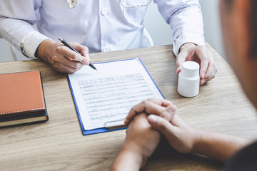 Doctor consulting with patient examining for patient, presenting results symptom about the problem and recommend treatment method, Healthcare and medical concept