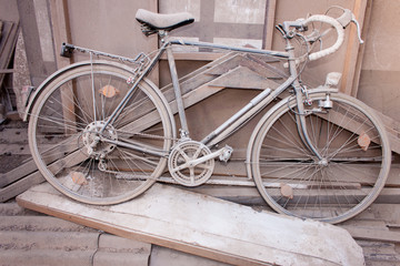 Fototapeta na wymiar Fahrrad auf dem Speicher