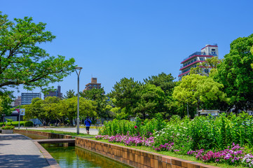 Fototapeta premium 都会のオアシス 初夏の大濠公園【福岡県】