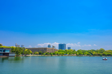 Fototapeta premium 都会のオアシス 初夏の大濠公園【福岡県】