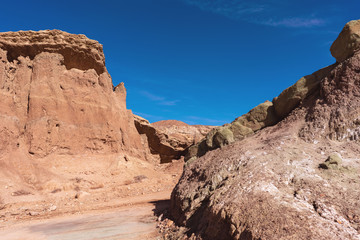Fototapeta premium Rainbow Basin drive way with its fossil rocks, California, USA.