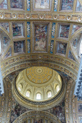 Obraz premium Intérieur de la basilique Gesu Nuovo