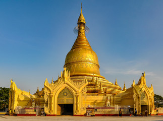 Naklejka premium Maha Wizaya Pagoda in Yangon, Myanmar