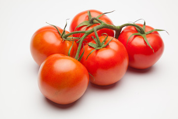 Tomates, rojos, sanos, saludables, llenos de sabor y vitaminas; se pueden comer crudos y cocinados,  se pueden hacer zumos y mermeladas, salsas, es ingrediente indispensable en la cocina mediterránea.