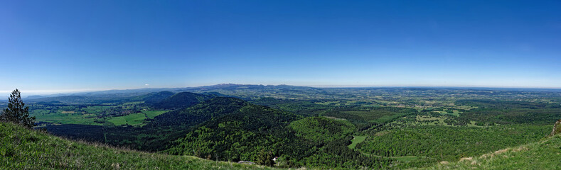 Fototapeta na wymiar Panorama sud sud-ouest du Puy-deDôme, Unesco, Auvergne, Auvergne Rhône Alpes, France