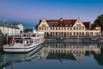Fototapeta na wymiar Hafen Lindau Bodensee