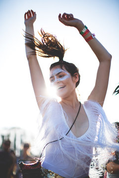dancing festival girl_2