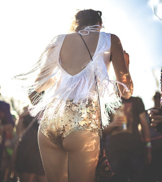 Festival Girl Hotpants2