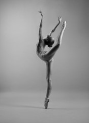 Ballerina in pointe shoes dancing in studio