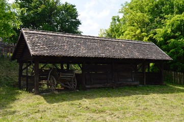 Obraz premium an old wooden house in the village