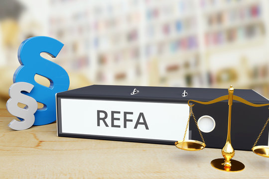 REFA &ndash; Recht/Gesetz. Ordner auf Schreibtisch mit Beschriftung neben Paragraf und Waage. Anwalt
