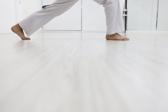 view of capoeirista legs in ginga position
