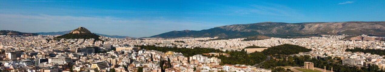 Fototapeta na wymiar Panorama von Athens mit blauem Himmel von der Akropolis aufgenommen