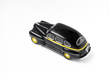 Autovettura d'epoca su sfondo bianco