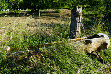 Alter Brunnen aus Holz im öffentlichen Obstgut, und Naherholungsgebiet Lichtental, Baden-Baden