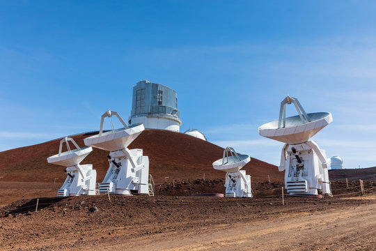 USA, Hawaii, Mauna Kea volcano, telescopes at Mauna Kea Observatories