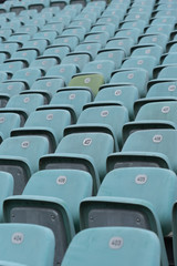 Obraz premium Sitzreihen auf der Stadion-Tribüne / Fankurve 