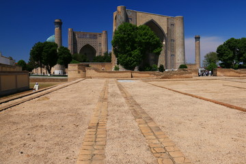 Fototapeta na wymiar 中央アジア　シルクロードの旅　ウズベキスタン　サマルカンド　ビビハニム・モスク