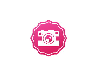 Photographe an old style camera logo design illustration in the shape