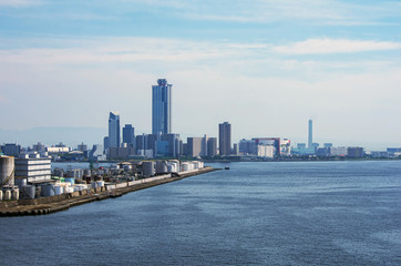 Fototapeta premium 大阪港・此花大橋から見る咲洲の風景