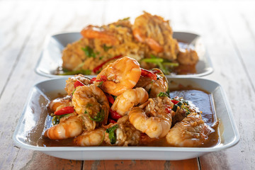 Phad kra phera kung or Stir Fried Shrimp with Basil is a Thai dish in the dish with a sweet, salty taste.