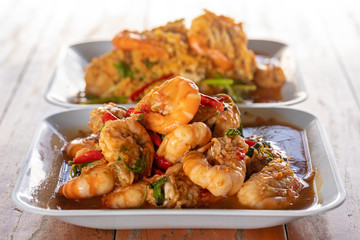 Phad kra phera kung or Stir Fried Shrimp with Basil is a Thai dish in the dish with a sweet, salty taste.