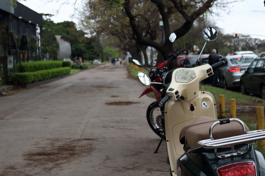 moto scooter en la calle