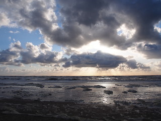 Obraz premium North Sea beach in the later afternoon (Zandvoort aan Zee, North Holland, The Netherlands) 
