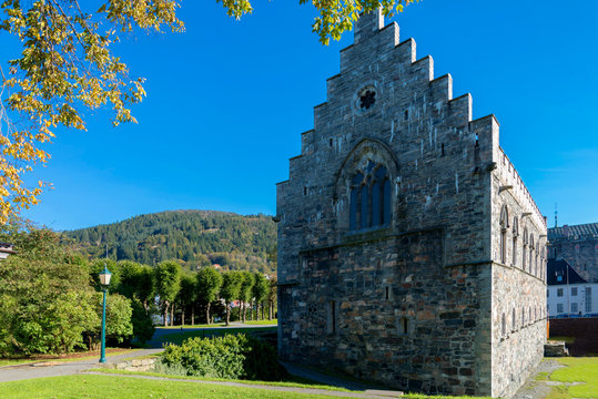 Haakon's Hall and blue sky in Bergenhus Fortress in Bergen, Norway. Haakon's Hall is a medieval stone hall located inside the Bergenhus fortress. This Hall is the largest