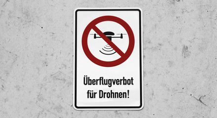 Bilder und Videos suchen: durchgestrichen
